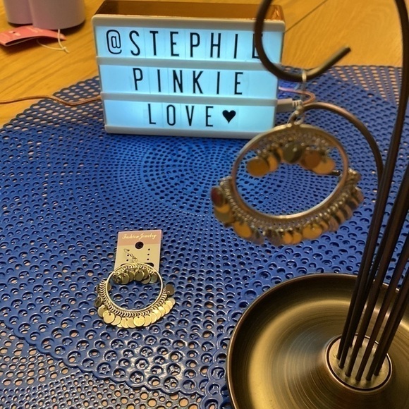 𝅺💫 Dangle Earrings. Lots of movement and sparkle. - Picture 4 of 8